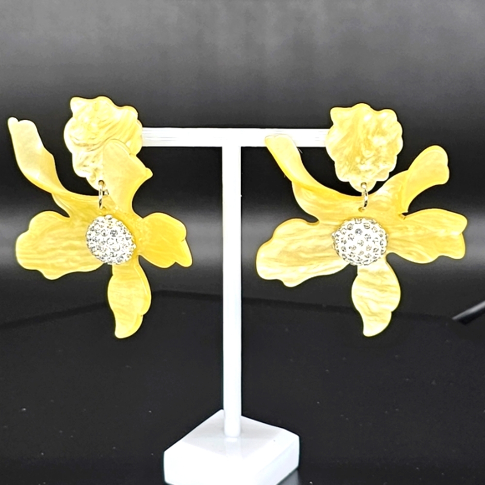 RESIN ACRYLIC FLOWER DANGLE EARRINGS - Exaggerated European And American Style